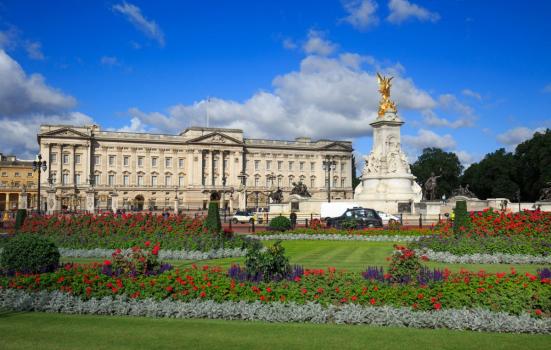 Image outside Buckingham Palace