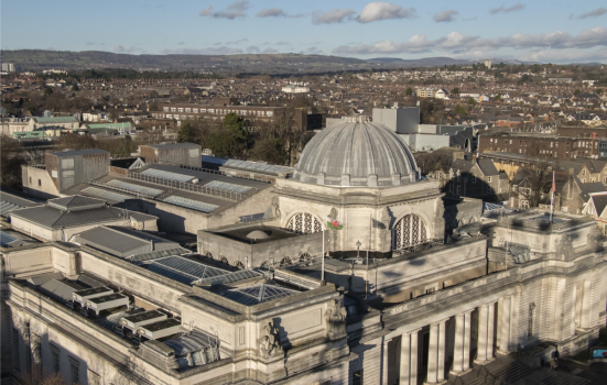 Yr Amgueddfa Genedlaethol Caerdydd a'r ddinas / The National Museum of Wales Cardiff and the city