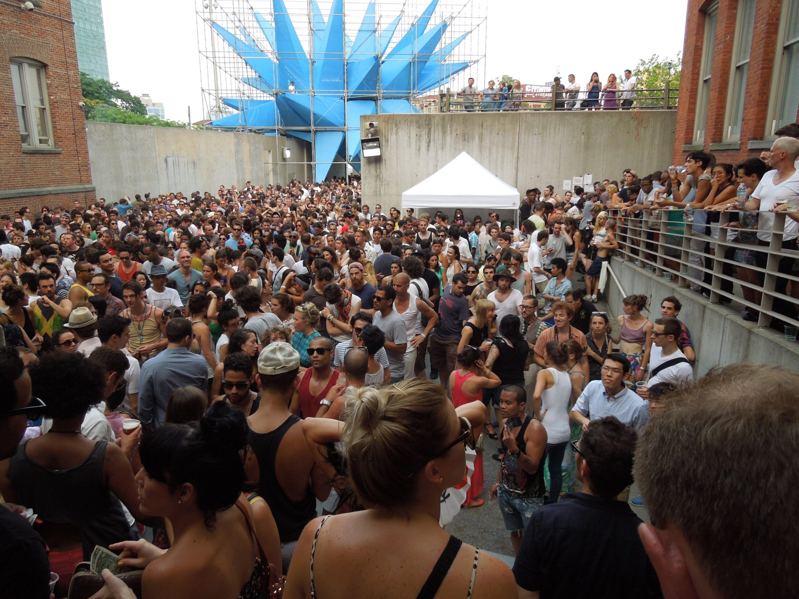 Photo of spectators outside MoMA