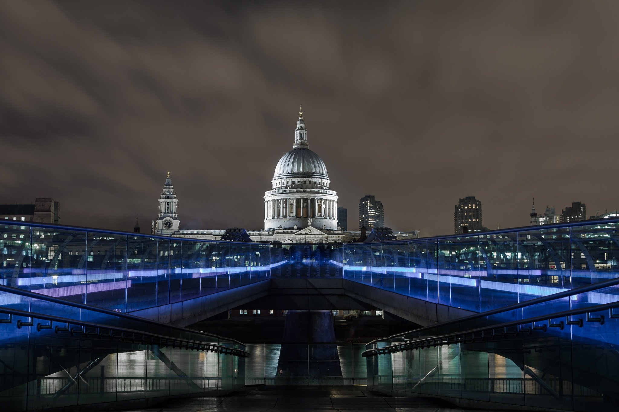 Millenium Bridge night