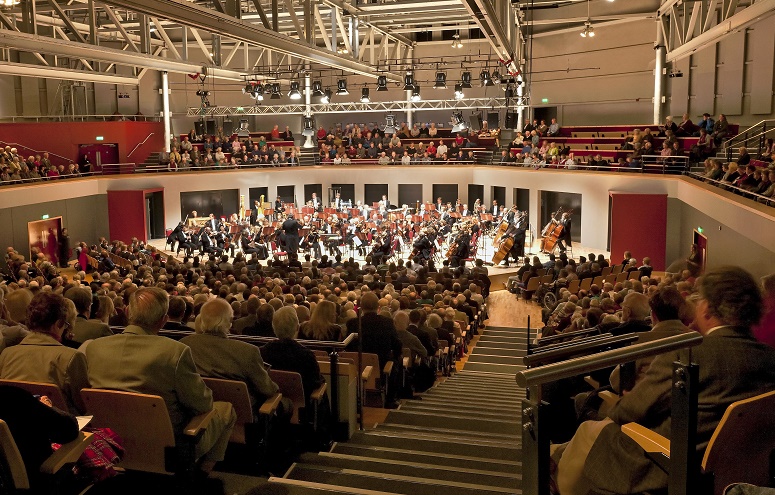 Photo of orchestra in concert