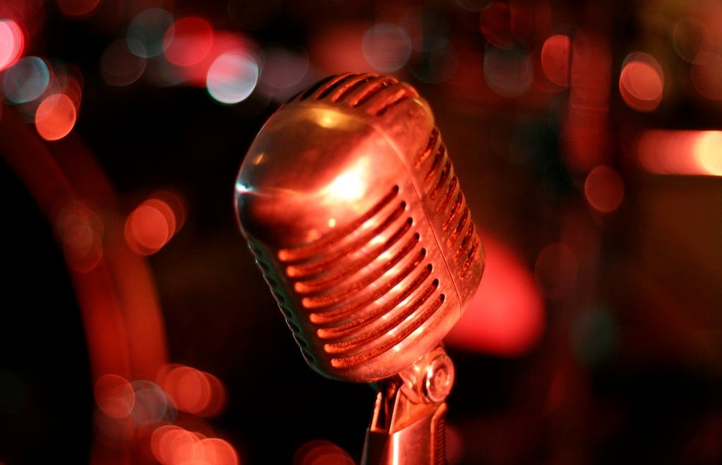 Close up photo of a microphone