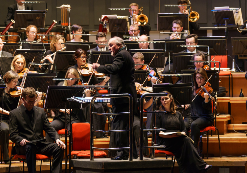 Paul Murphy conducting